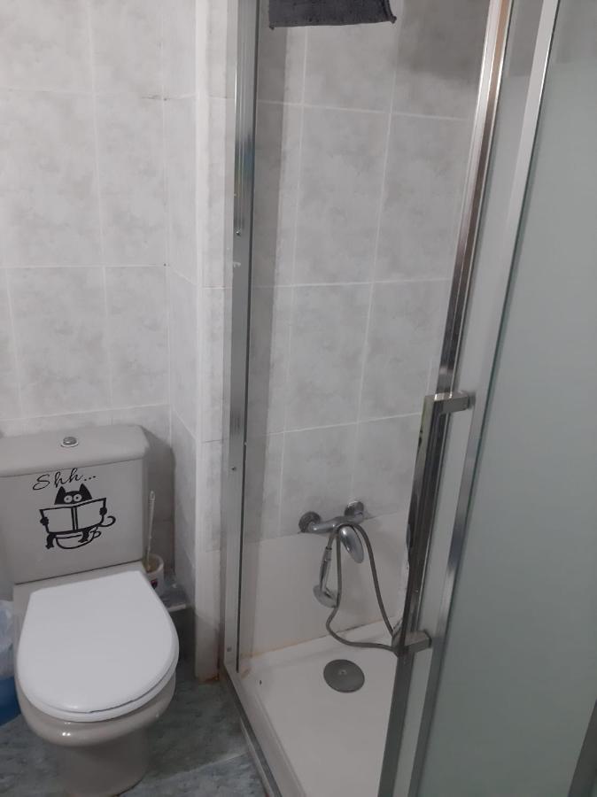 Grande En Piso Compartido Con 2 Adultos Séjour chez l'habitant