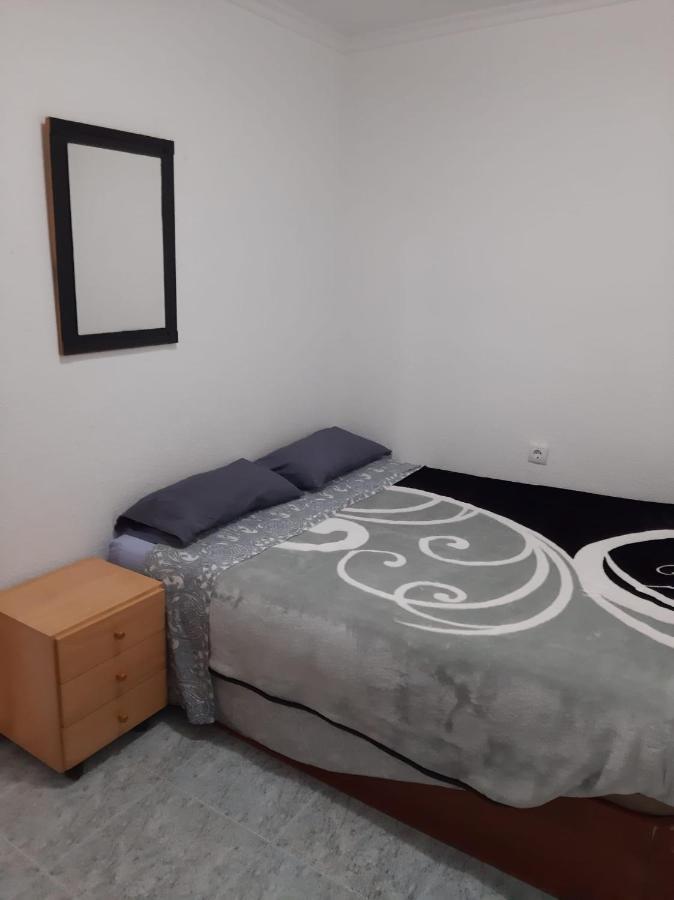 Grande En Piso Compartido Con 2 Adultos Séjour chez l'habitant *