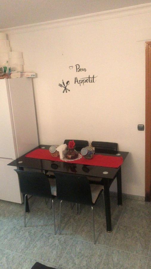 Grande En Piso Compartido Con 2 Adultos Séjour chez l'habitant